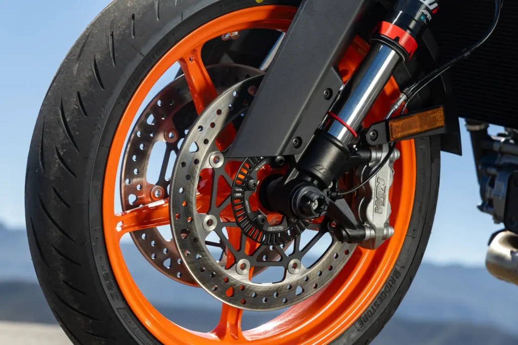 2024 KTM 990 Duke WP Apex fork and front brakes
