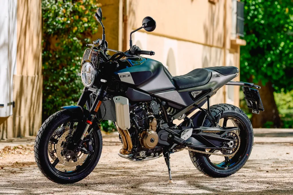 2024 Husqvarna Svartpilen 801 parked, front three-quarter view