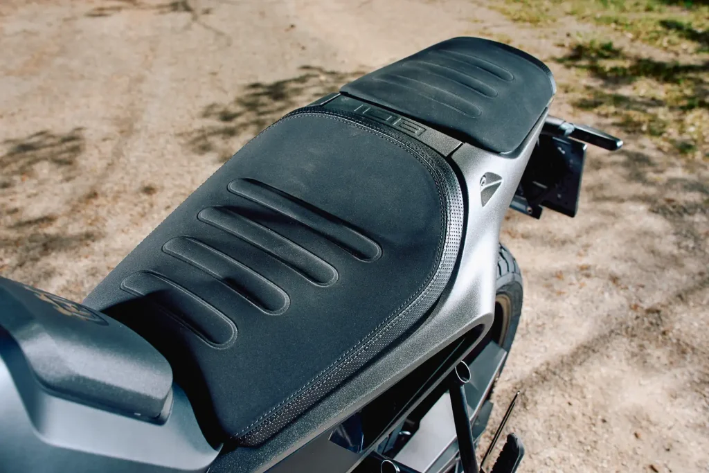 2024 Husqvarna Svartpilen 801 ribbed seat