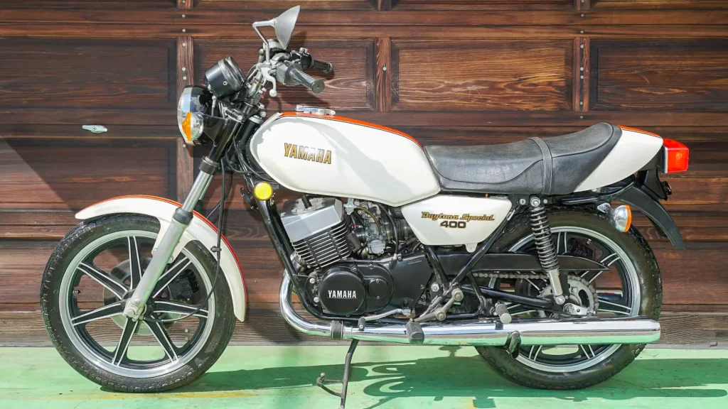 12 Essential Motorcycles of the 1970s: 19759 Yamaha RD400F Daytona Special