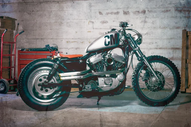 The Rogue by Comete Motorcycles: French Sportster Custom