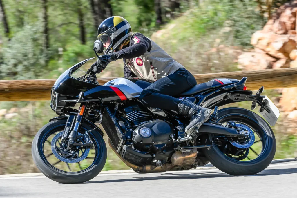 2026 Triumph Thruxton 400 Review: Price