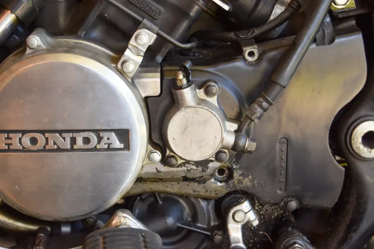 1984 Honda VF500C V30 Magna DIY Clutch Seal Replacement