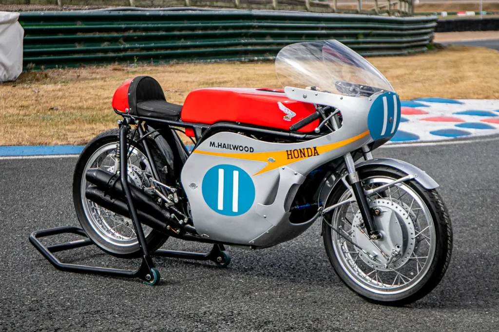 Honda RC173 tools, stand, and carburetor jets included in the sale