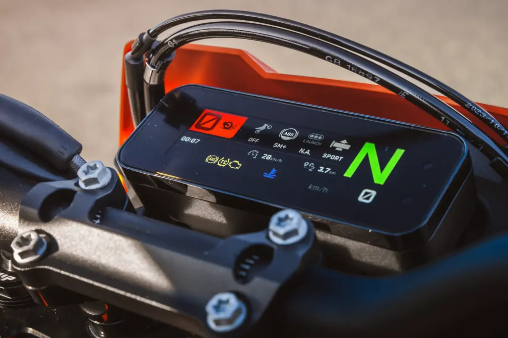 4.2-inch TFT Dash