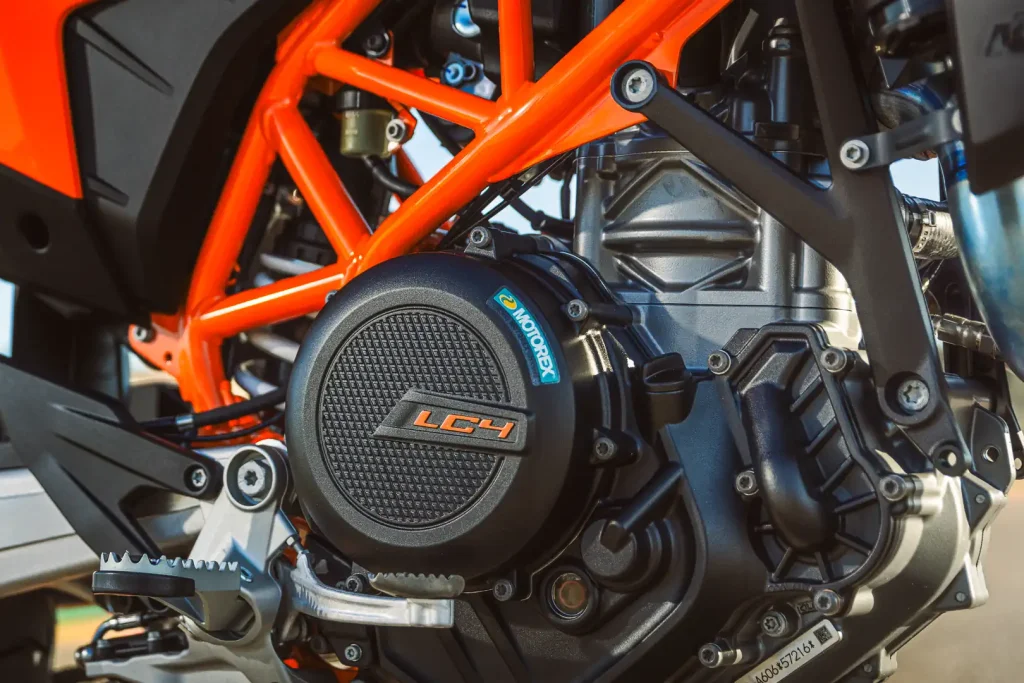 LC4 single-cylinder thumper motorcycle engine