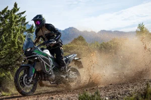 KLE650 SE kicking up dust on an off-road trail
