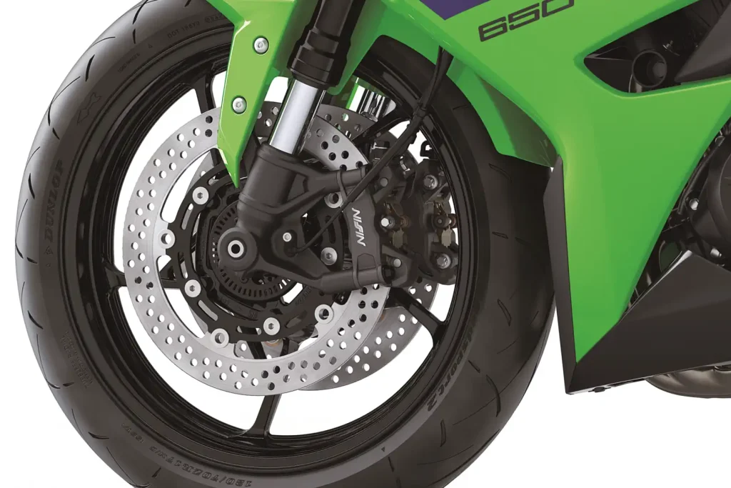 Radially mounted Nissin front calipers.