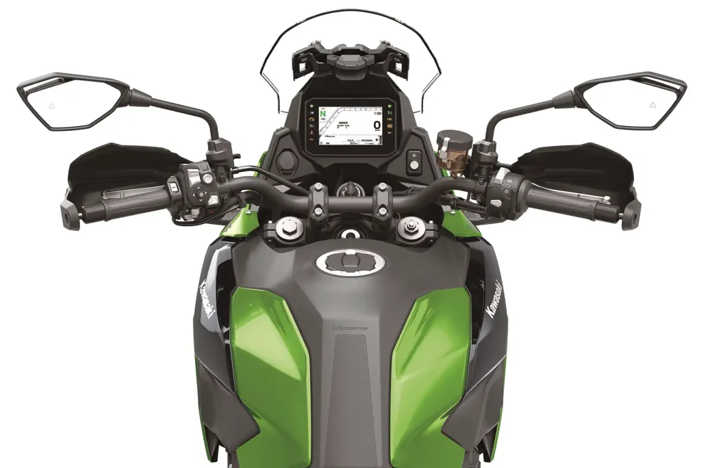 Cockpit view of Versys 900 LT SE