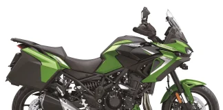 2027 Kawasaki Versys 900 SE LT First Look: 15 Fast Facts Right profile of the 2027 Kawasaki Versys 900 LT SE in the studio