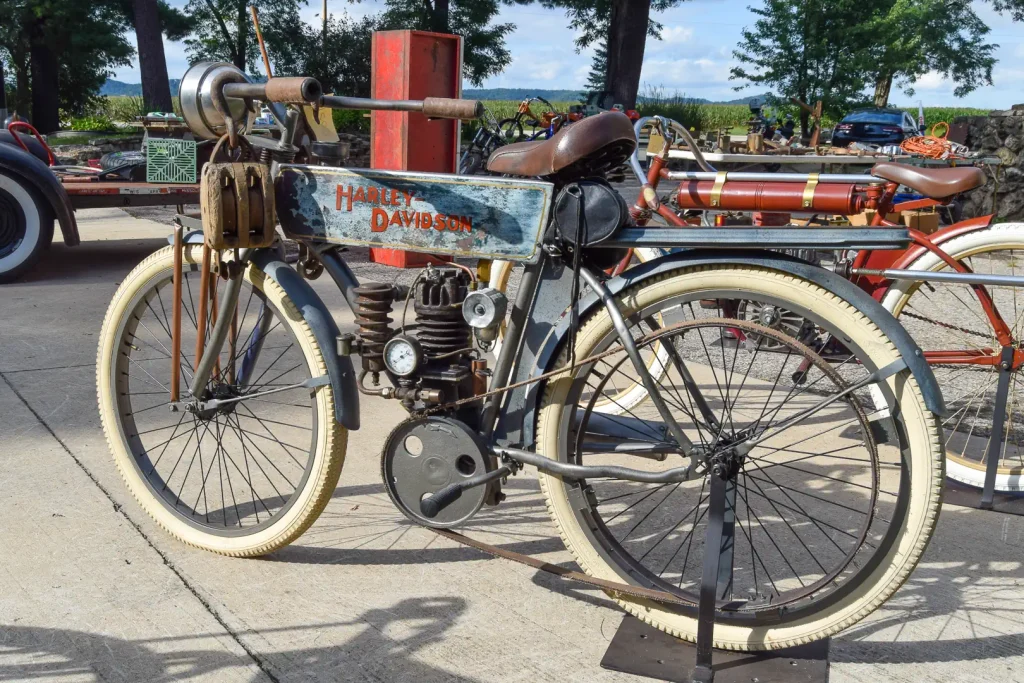 Left side of a Joe Hackl interpretation of a 1910 Harley-Davidson Model 6.